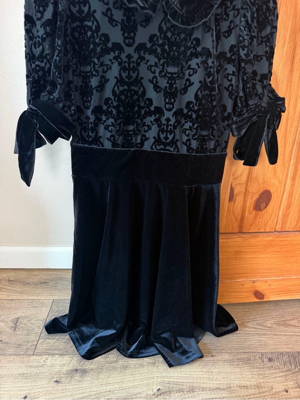 KILLSTAR Black Velvet Damask Skull Pattern Dress - Medium - Gothic Mini - Picture 6 of 9